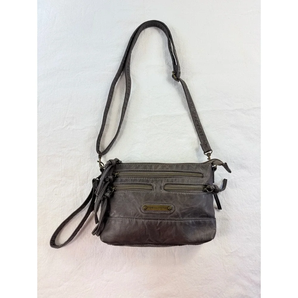 Stone‎ Mountain USA Grey Faux Leather Multi-Pocket Crossbody Bag 9AF1214-5